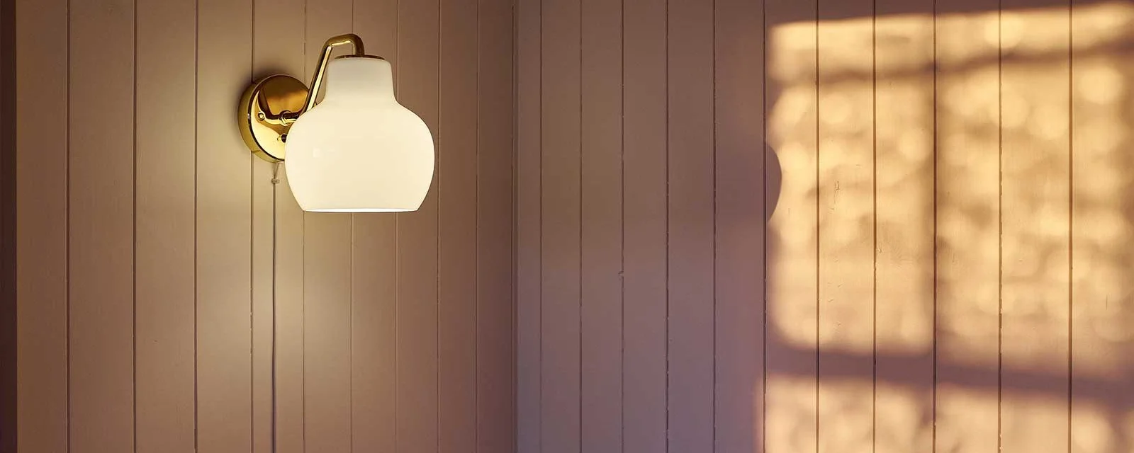 Vl ring crown wall large 1600x900 louis poulsen